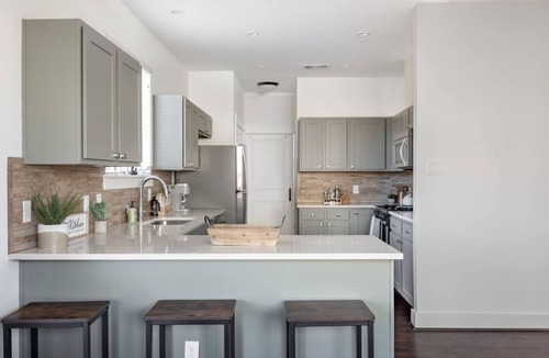 South Lamar House | Gorgeous Gem 3Bed/3Bath 7min to DT - Walk to Radio
