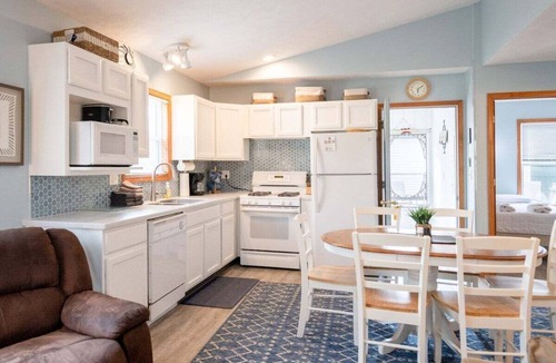 Saugatuck Cottage | Goshorn Lake Resort Cottage #25