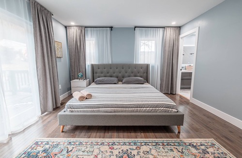 Stroudsburg Villa | Grand 9BR scale Pool House with hidden room