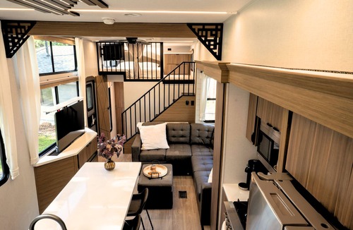 Big Lake House | Grand Legacy Lodge - Glamping, Lake Views & Luxury in Minnesota