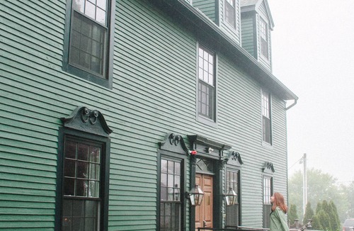 New Castle Apartment | Great Island Inn - Queen Studio Apt - River View