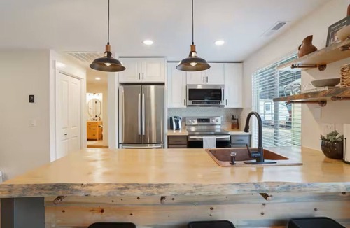 Gresham House | Gresham Modern Industrial Stay with hot tub