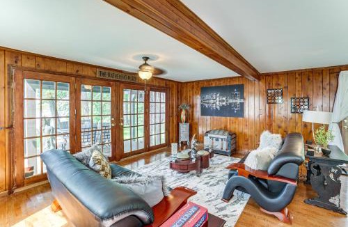 Horton House | Group Retreat on Wolf Lake! Paddle, Fish & BBQ