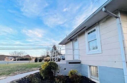 Fairfax House | Guest House - Safe & Quiet Near DC