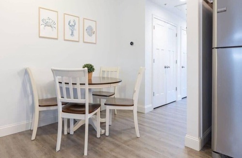 Hampton Condo | Hampton Beach Hideaway | 1 Block to Beach |Parking