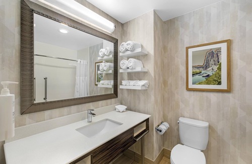 Southern Crossing Hotel | Hampton Inn & Suites Bend