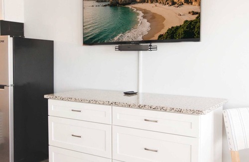 Hampton Apartment | Hampton Tides | Ocean Views | Top Floor Balcony