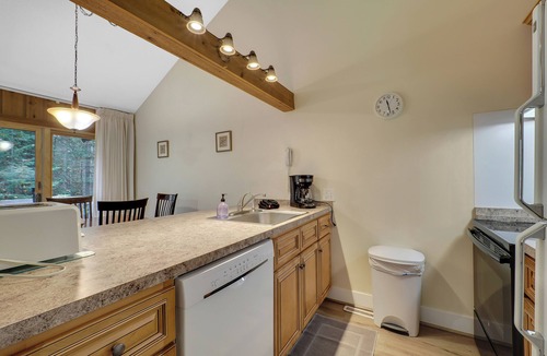 Harbor Springs Condo | Harbor Cove #14, Near Skiing, Golf & Downtown