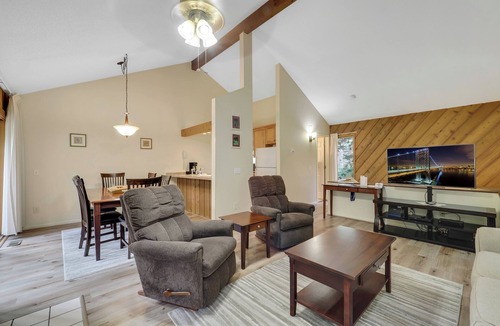 Harbor Springs Condo | Harbor Cove #5, Near Skiing, Golf & Downtown