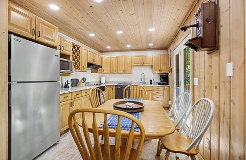 Harbor Springs Ski Chalet | Harbor Springs Lodge, Less then a mile to Nubs/Highlands Ski,Golf, Hot Tub,