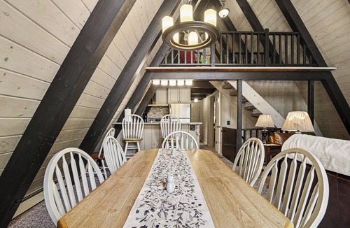Harbor Springs Ski Chalet | Harbor Springs, walking distance, base of Nubs two minutes to Highlands+hot tub.