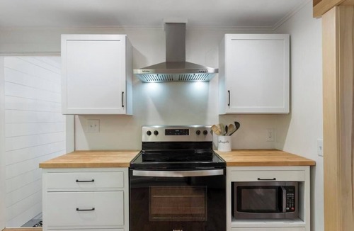 Good Hart House | Hart and Soul - Cute Cottage right in Good Hart! Short Drive to Beach!