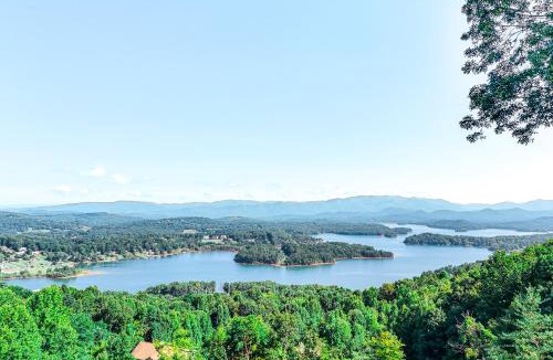 Hiawassee House | Hiawassee Home w/Fire Pit & Furnished Deck!