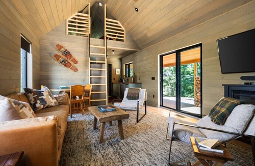 Petoskey Cabin | Hidden Acres Vestur Cabin - Ski Getaway - Hot Tub