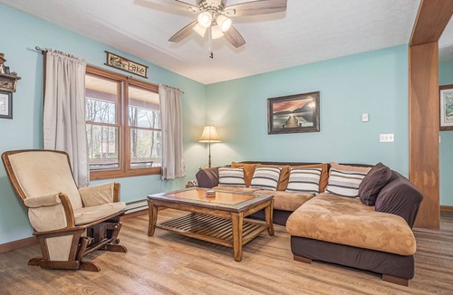 Swanton House | Hidden Haven | Cozy Cabin Minutes to Activities!