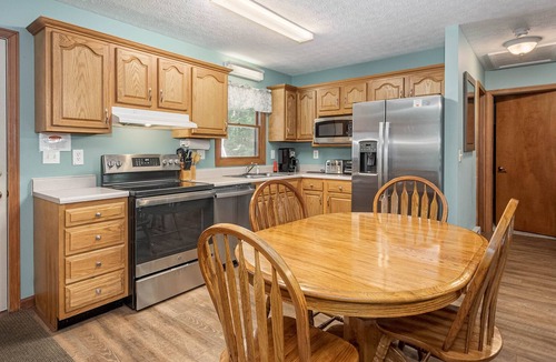 Swanton House | Hidden Haven | Cozy Cabin Minutes to Activities!