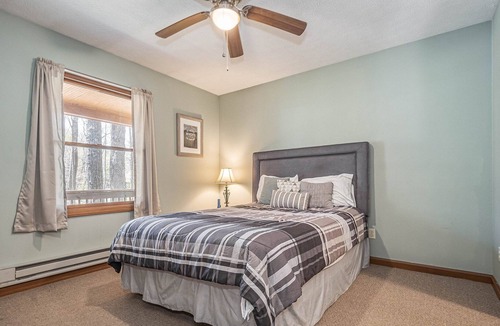 Swanton House | Hidden Haven | Cozy Cabin Minutes to Activities!