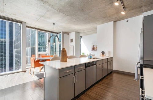 Downtown Chicago Apartment | High-End 3BR Retreat + Steps to Millennium Park