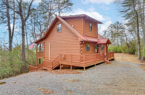 Hayesville Cabin | Hike, Boat & Explore: Mtn-View Hayesville Hideaway