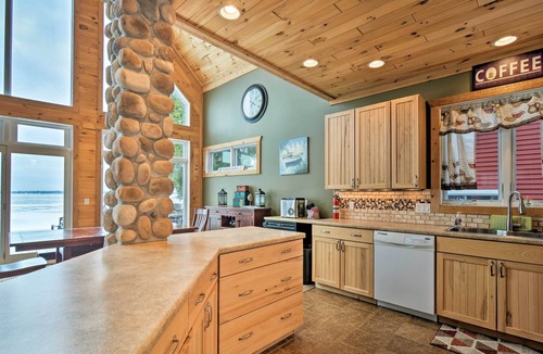 Cadillac House | Hike & Ski! Family-Friendly Lake Mitchell Oasis