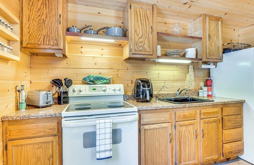 Alton Cabin | Hiking & Snowmobile Trails On-Site: Alton Retreat!