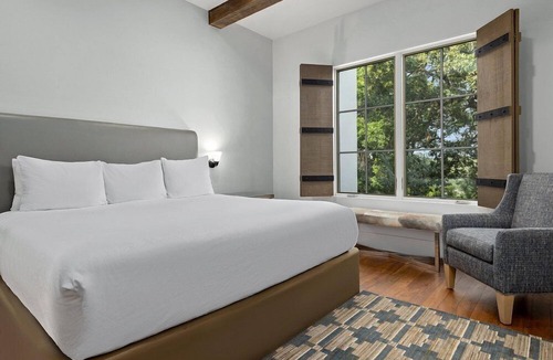 Ingram Resort | Hill Country | Luxury Nature Retreat | Pool + Trails | 2BR