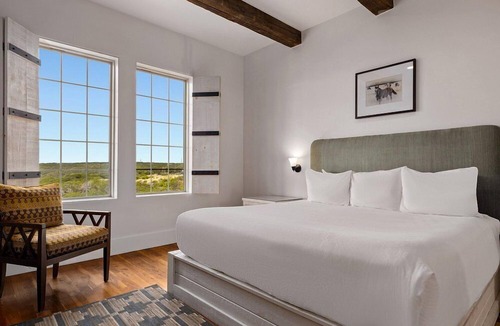 Ingram Resort | Hill Country | Peaceful Nature Retreat | Pool + Trails
