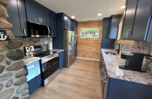 Cedarville House | 'Hillside' Cottage on the lake