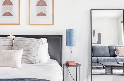 The Villas Apartment | Hip Santana Row Studio w/ Pool & Gym, 10 mins to Google, by Blueground