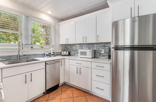 Ilexhurst Cottage | Historic beach cottage with private pool - walk 1 block to beach & free trolley