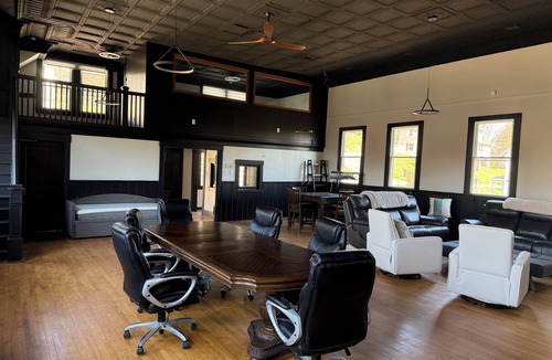 West Mifflin House | Historic Grand Loft Pittsburgh - unique - sleeps 8