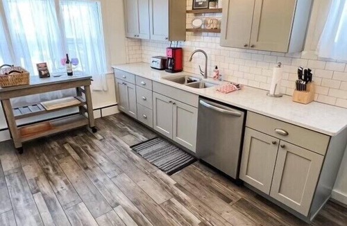Charlevoix House | Historical 1867 Farmhouse/5 BR/Private Driveway/Sleep 12 + 2 Baby Cribs