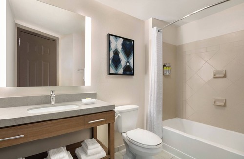 Kalamazoo Hotel | Holiday Inn Express Kalamazoo East by IHG