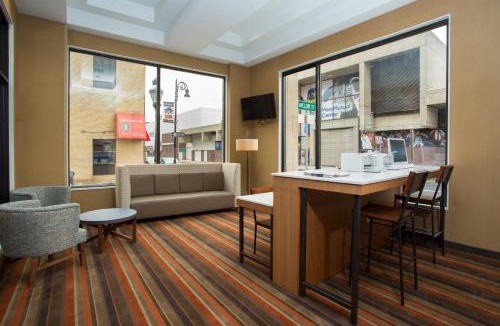 Metro Center Hotel | Holiday Inn Express - Springfield Downtown by IHG