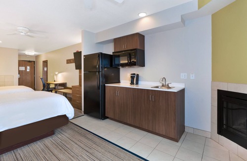 Petoskey Hotel | Holiday Inn Express & Suites Petoskey by IHG