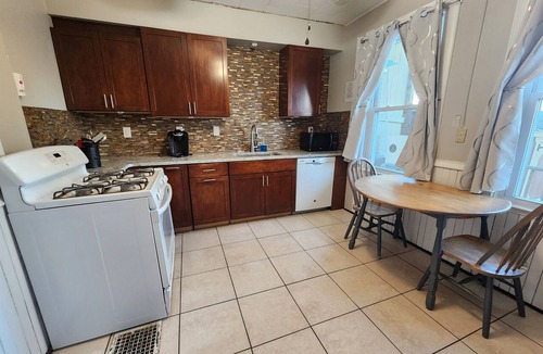 Village of Waterford Apartment | Home on the River - stunning views and Comfy Beds