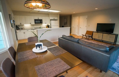 Harbor House | Home w/Beach Access & King Bed