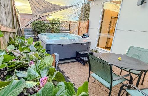 North Beacon Hill Apartment | Hot Tub - Best Views - Near Stadiums!