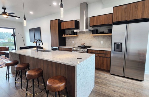 Waldport House | Hot Tub! Dog Friendly! Short Walk to Sandy Beach!