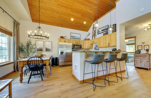 Ronald Cabin | Hot Tub & Fire Pit! Pet-Friendly Gem 2 Mi to Lake
