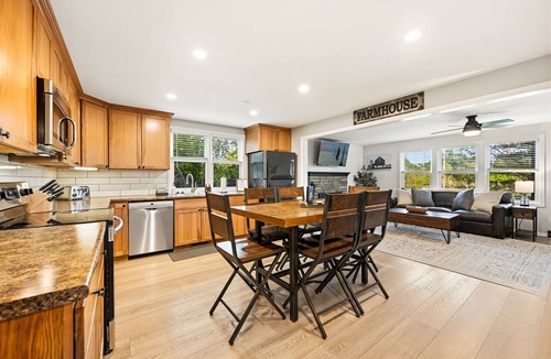 Sister Bay House | Hot Tub | Sauna | Bar | Arcade | Fire Pit