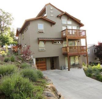 Hood River Apartment | Hutson's Hideaway 30 Day