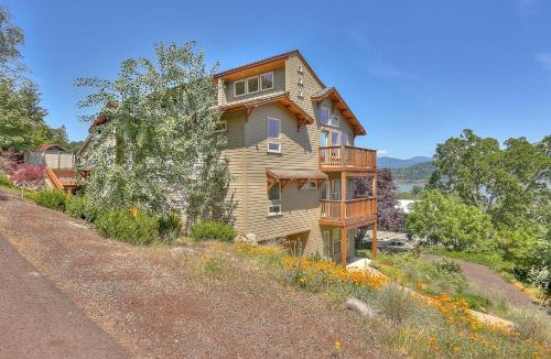 Hood River Apartment | Hutson's Hideaway 30 Day