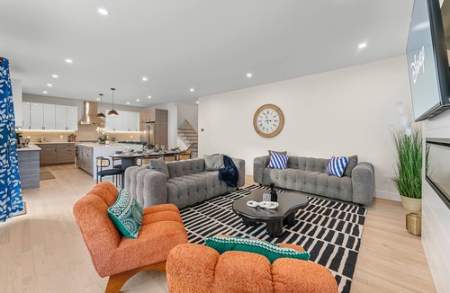 South Side House | II Home in Boston with, Arcade, Parking,Game Room,EV, 6BR 5.5Bath