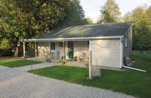 Charlevoix House | IRONTON COTTAGE - Two Bedroom Home - Great Location