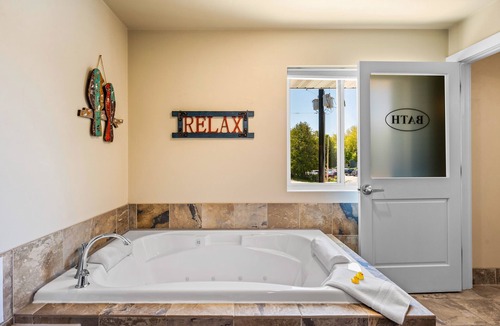 Fish Creek Hotel | Julie's Park Cafe and Motel