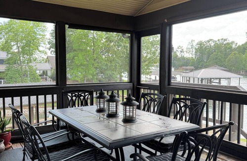 Dadeville House | Jump Platform & Rope Swing, Dock. Kayak. Screened Porch. Firepit. Family Fun!