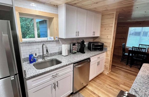 Walloon Lake Cabin | Junction: Lake Life & Village Charm – Sleeps 4
