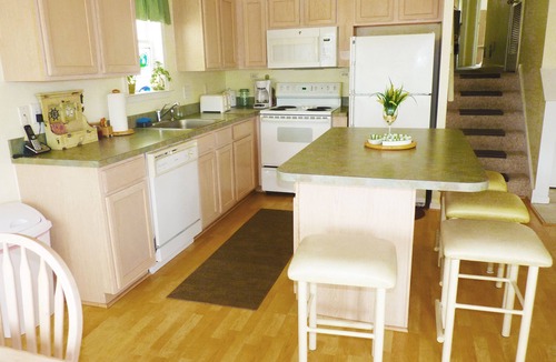 North End Condo | JUNE & AUGUST WEEKS OPEN! BEACH CONDO 3BD&2BA, PORCH, PARKING 6 BEACH TAGS&BIKES