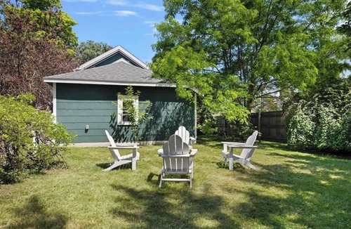 Three Oaks House | Juniper Presents The Fourth Oak: Distillery District Home w/Porch, Pets Welcome